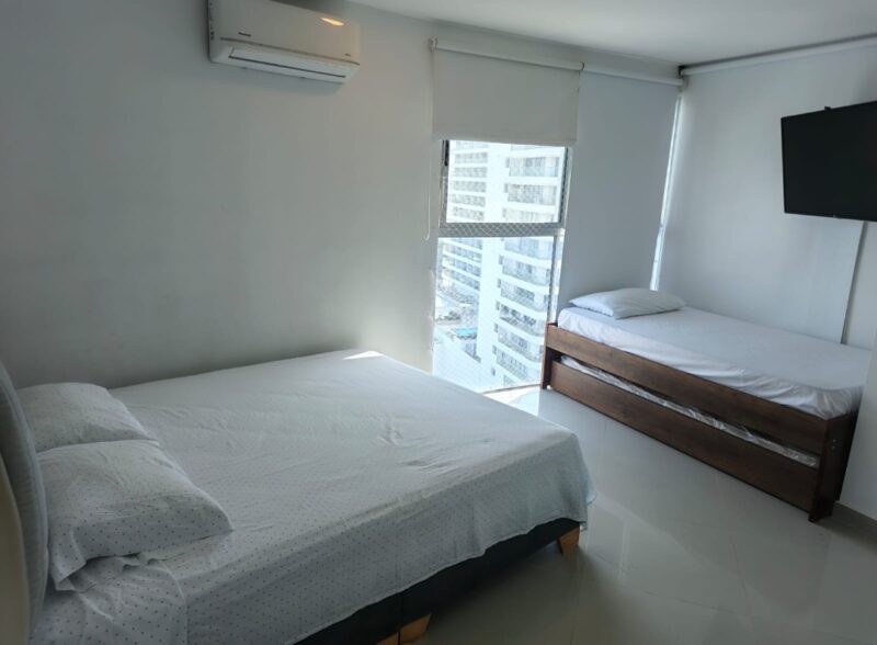 APARTAMENTO EN ARRIENDO-EDIFICIO ISLA TAORMINA, CRESPO, CARTAGENA DE INDIAS.