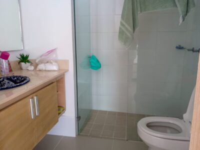 🌊 APARTAMENTO EN ARRIENDO CON VISTA AL MAR – CONDOMINIO BEACH CLUB, CRESPO, CARTAGENA 🌴